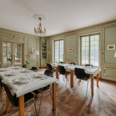 Bibliothek und Bistro